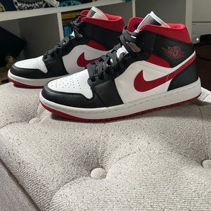 Air Jordan 1 mids